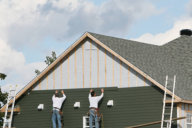 Professional Siding technician working in Enon, VA